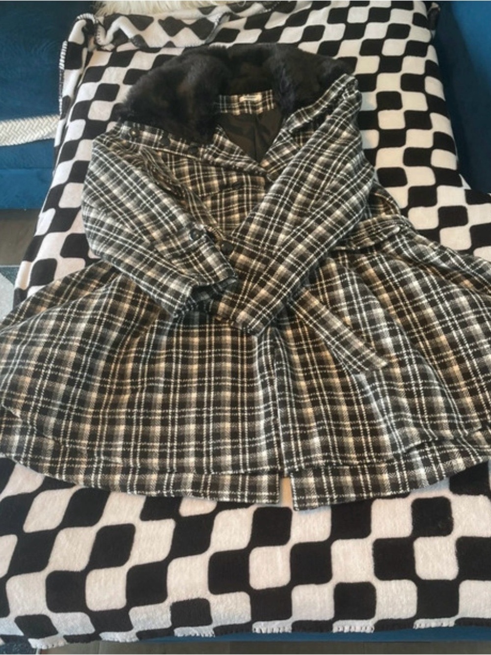 zeagoo Women’s Black & White Plaid Pea Coat with Faux Fur Collar